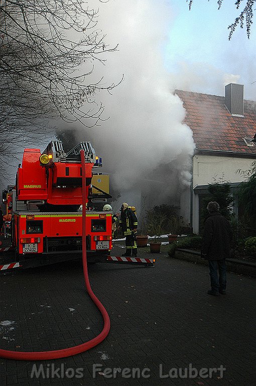 Feuer Einfamilienhaus Koeln Suerth Rotdornallee P24.jpg